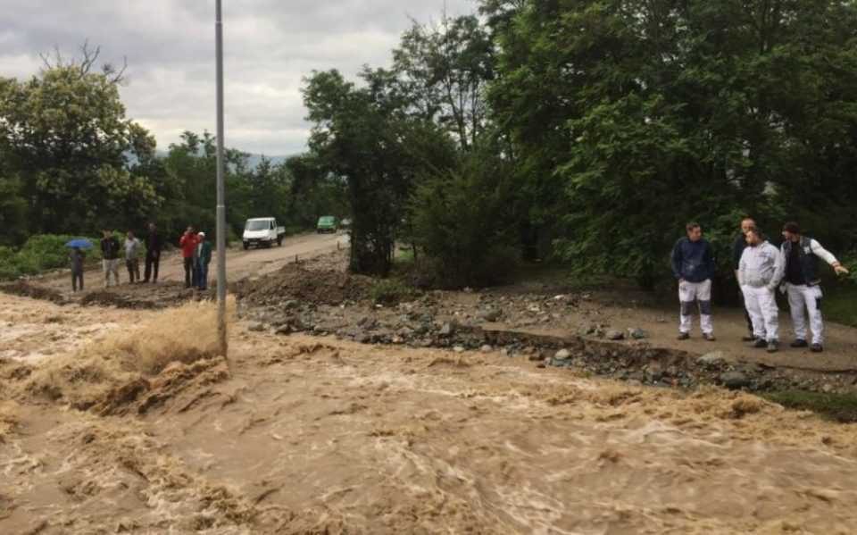 Дождот не е причина за поплавите во тетовско, туку изградбата на хидроцентралите