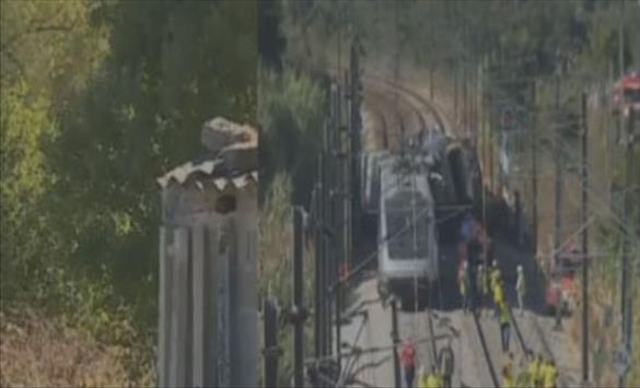 Двајца загинати и 35 повредени во судир меѓу брз воз и машина за одржување пруги во Португалија