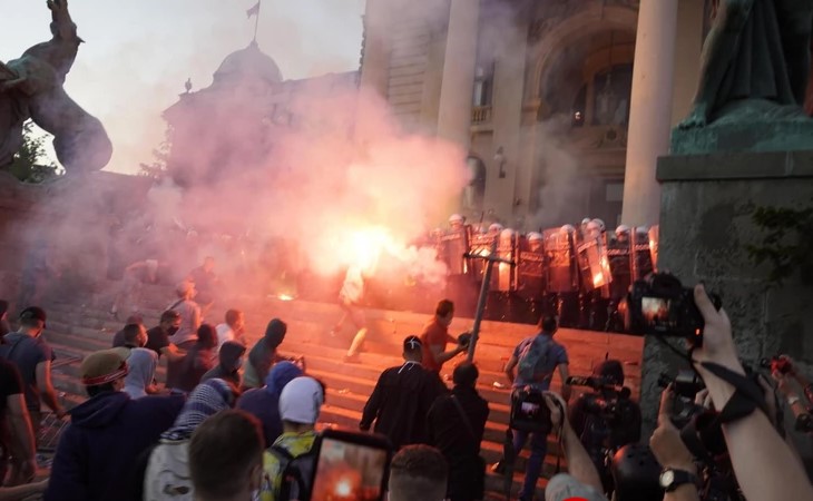 „Секој ден во шест“: Се најавуваат нови протести во Србија и покрај забраната за собири