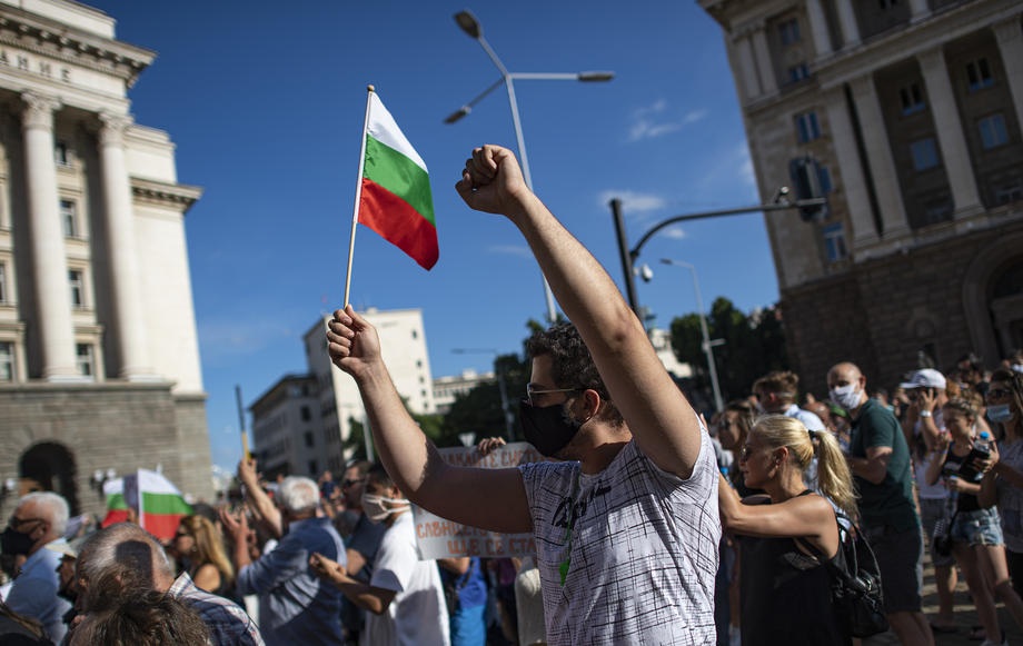 Нови протести во Бугарија против Владата и главниот обвинител