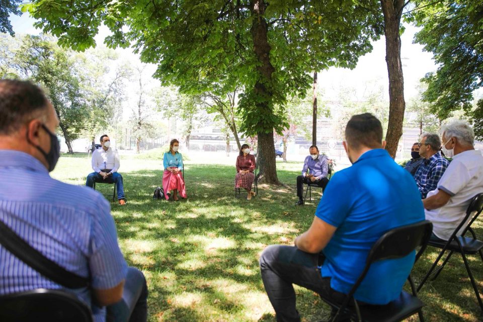 Угостителите и туристичките работници бараат да продолжи владината поддршка