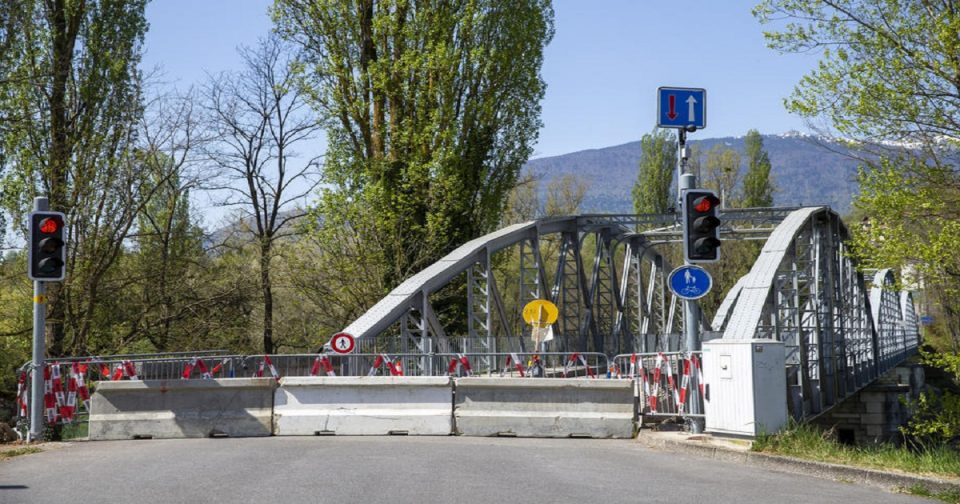 Затворени границите на Швајцарија за цел Балкан