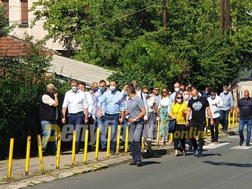 Мицкоски и пратениците тргнаа кон Пендаровски