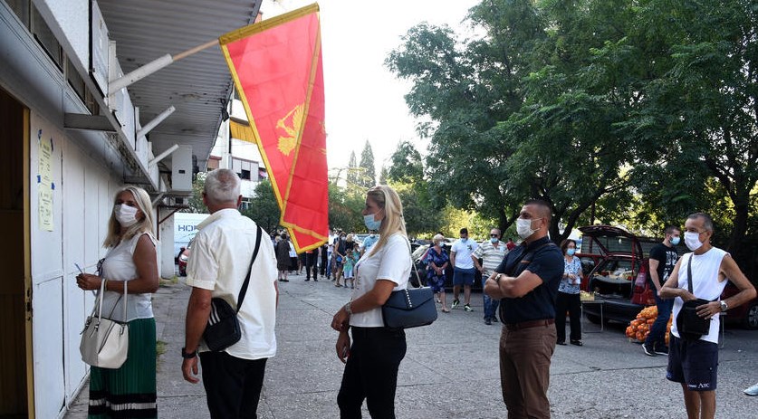 Што се подготвува: Полицијата ги блокираше државните институции во Црна Гора