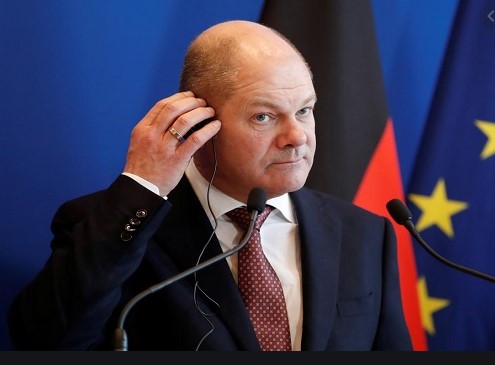 Меркел му ја честиташе изборната победа на Шолц