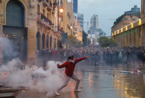 Длабоко поделена држава: Христијанските пратеници го напуштија Парламентот на Либан