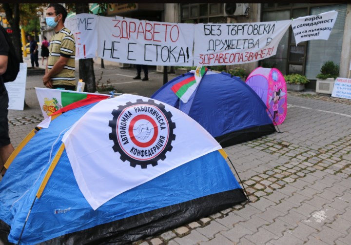 И медицинските сестри во Бугарија извадија шатори: Бараат поголеми плати