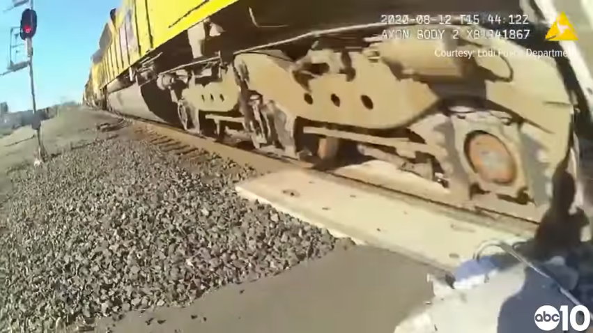 Човек во инвалидска количка во последен момент спасен пред да биде прегазен од воз