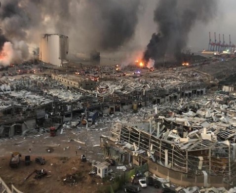 Либански функционери од царината обвинети за разорната експлозија во Бејрут