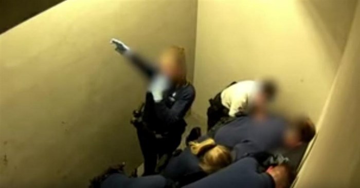 Полицајци во Брисел малтретираат Словак до смрт додека отпоздравуваат со нацистички поздрав