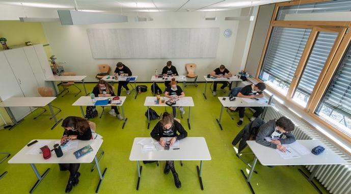 Германските наставници бараат задолжително носење маски во училниците