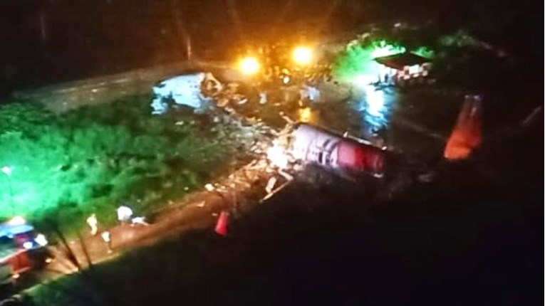 Авион со 191 патник се преполови при слетување, најмалку тројца загинати