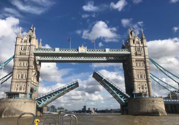 Британија разгледува нови мерки поради мутацијата на Ковид-19