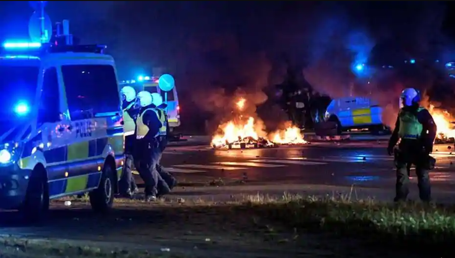 Малме во пламен по насилни протести предизвикани од палење на Куранот