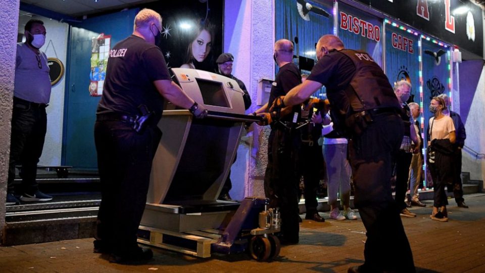 Голема акција на германската полиција во нелегални казина, наргиле-барови и чајџилници