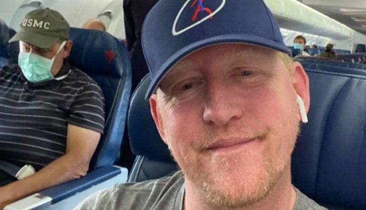 Специјалецот кој го уби Осама бин Ладен доби забрана за летање поради неносење маска