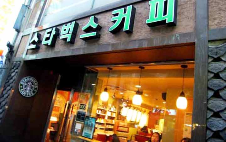 Јужнокорејка го заразила цел „Старбакс“ со корона вирус, освен вработените кои носеле маски