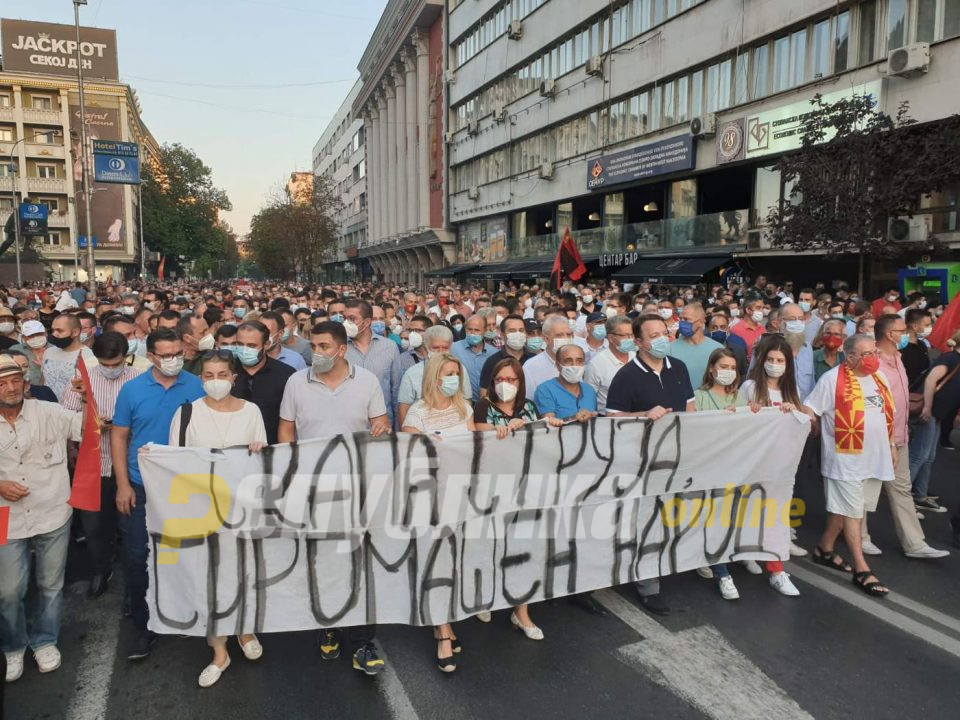 ВО ЖИВО: Протест на ВМРО-ДПМНЕ, народот се крена на нозе против цената на струјата