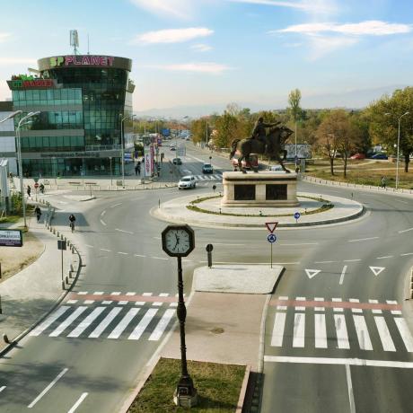 Стоп за урбаната мафија: Жителите на Ѓopче Петров излeгyват на протест