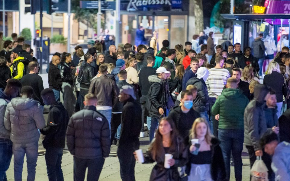 Утре почнува вакцинацијата низ цела ЕУ, животот за Европјаните се враќа – вели Лајен