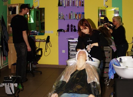 Германија нема да ги затвори фризерските салони дури и ако има втор бран на корона