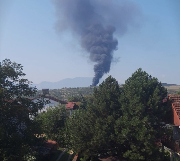 Гори кај касарната во Ѓорче Петров