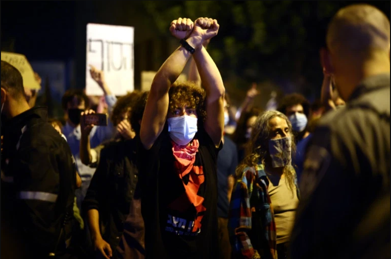 Насилни протести пред резиденцијата на израелскиот премиер Бенјамин Нетанјаху