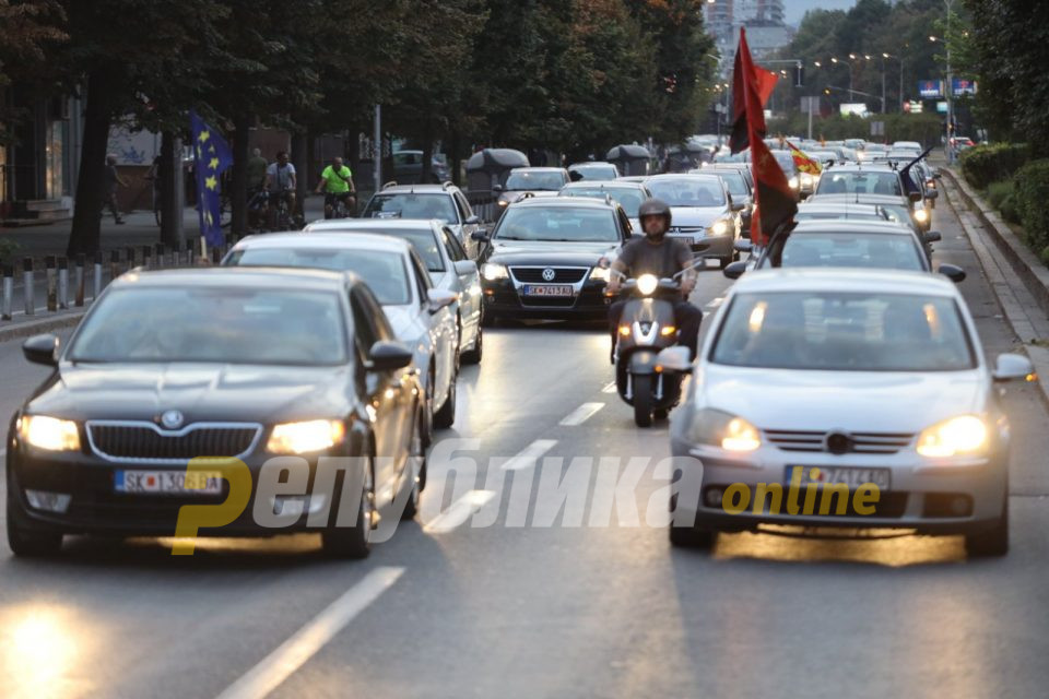 Богата влада, сиромашен народ. Оставка! побара лидерот на ВМРО ДПМНЕ Мицкоски по вчерашниот масовен протест