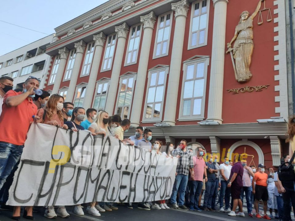 ВО ЖИВО: Протест на ВМРО-ДПМНЕ против поскапувањето на струјата