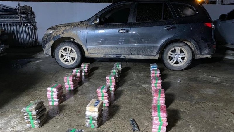 Гувернер во Панама уапсен за шверцување 79 пакети со кокаин