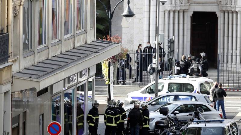 Тројца мртви во Ница, градоначалникот го обвини „исламскиот фашизам“