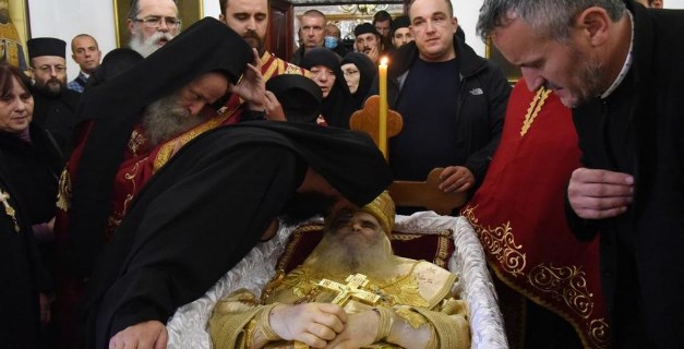Тоа му била последна желба: Амфилохије се причестил и веднаш починал