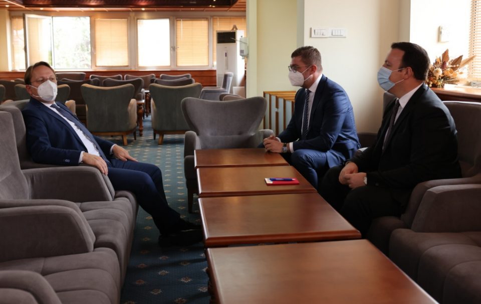 Мицкоски до Вархеји: ВМРО-ДПМНЕ има јасни и конкретни политики кои ќе ја изнесат Македонија на прав пат