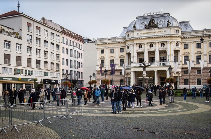 Дали вакво треба и кај нас: Словачка за еден ден бесплатно тестираше милион граѓани