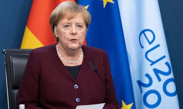 Меркел со апел до Германците: Држете дистанца, откажете ги патувањата и прославите, седете дома