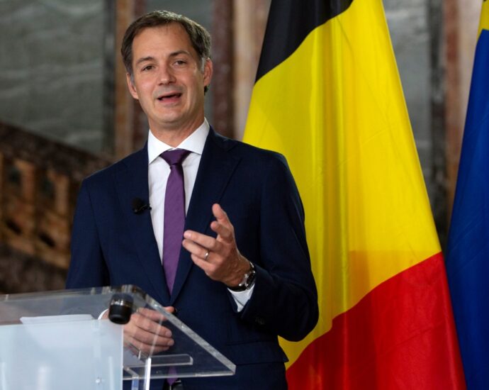 Белгија ги заостри мерките: Притискаме копче за пауза, цел е ограничувње на контактите