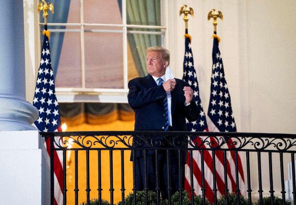 Трамп е негативен на Ковид 19: Белата куќа порача дека претседателот не е заразен за другите