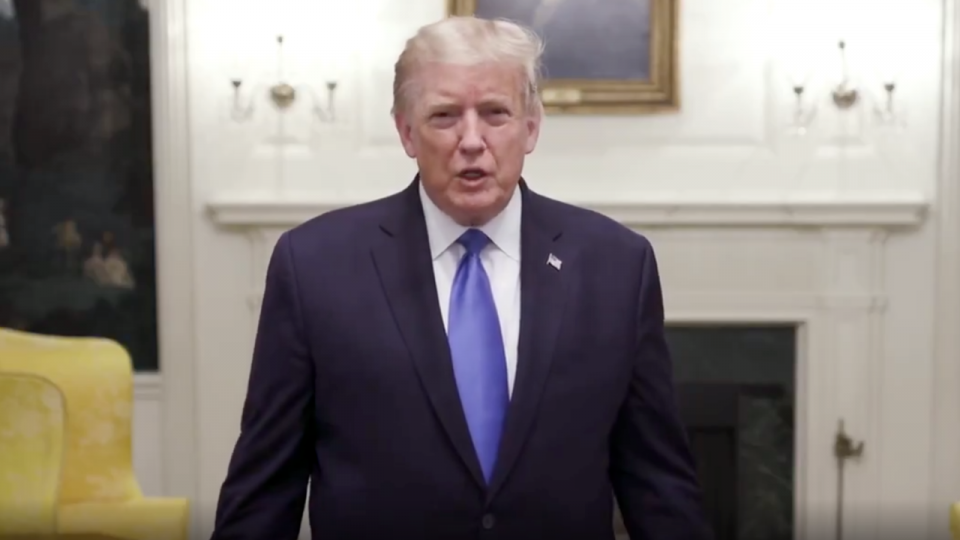 Трамп со порака од болница: Ви благодарам, ве сакам!