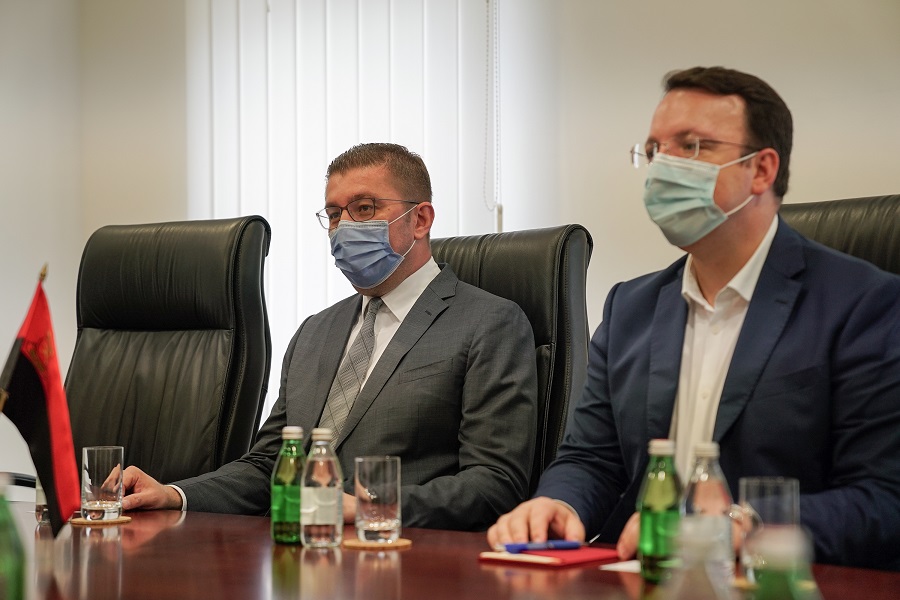 Николоски: Силното пријателство и заедничка поддршка помеѓу Македонија и Србија императив на соработката меѓу ВМРО-ДПМНЕ и СНС