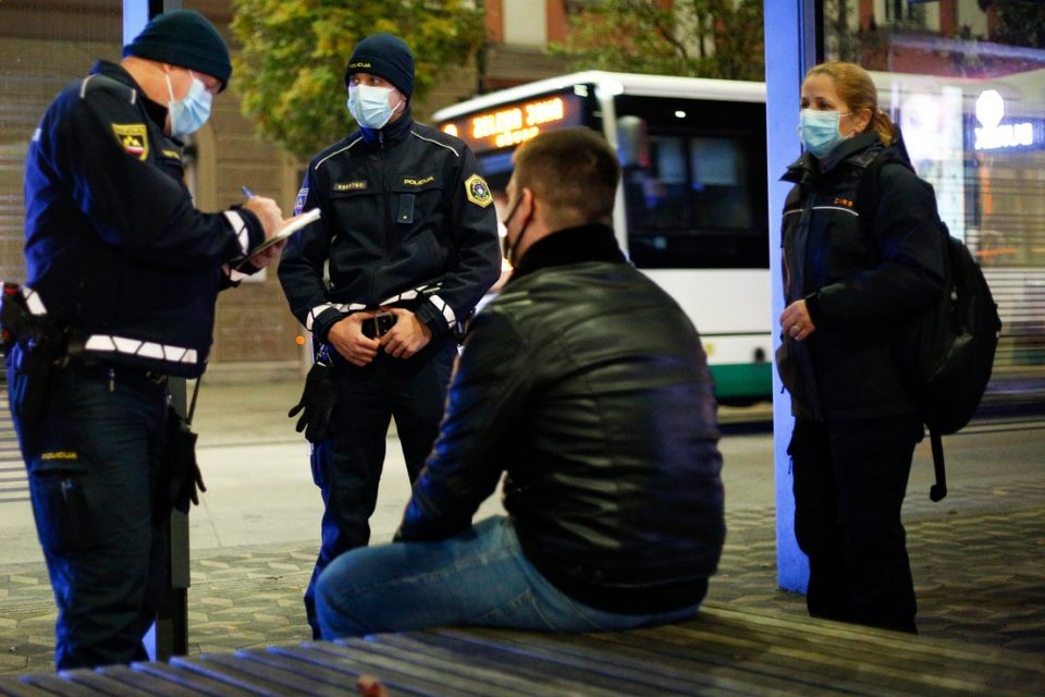 Полициски час, забрана за собирања и движење меѓу општини: Словенија ги продолжи рестриктивните мерки