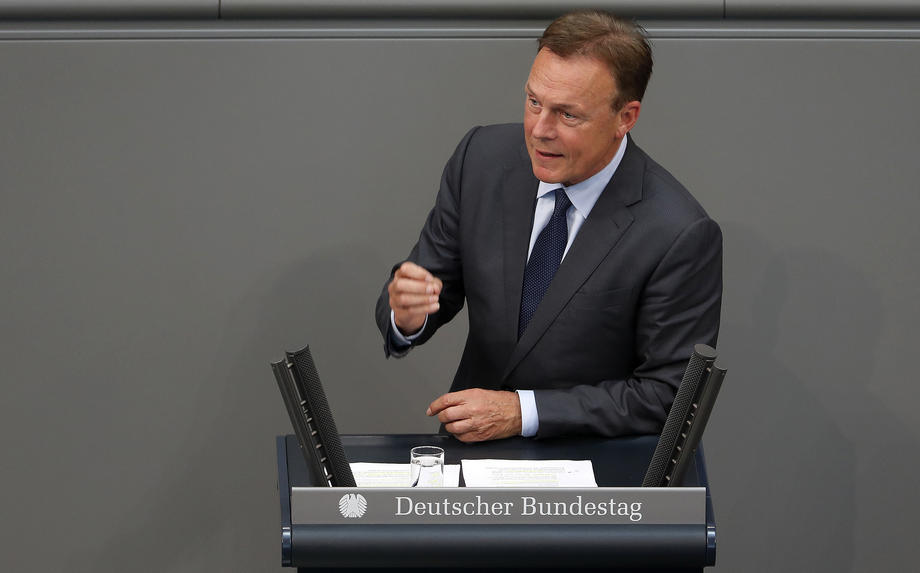 Шок на германската политичка сцена: Ненадејно почина потпретседателот на Бундестагот