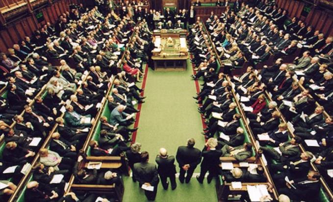 Британскиот Парламент денеска одобри едномесечно „заклучување“ на Англија поради ширењето на коронавирусот