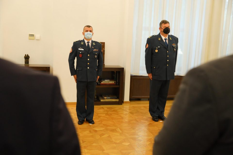 Пендаровски ги унапреди полковник Симеон Трајковски и полковник Бесник Емини во чин бригаден генерал