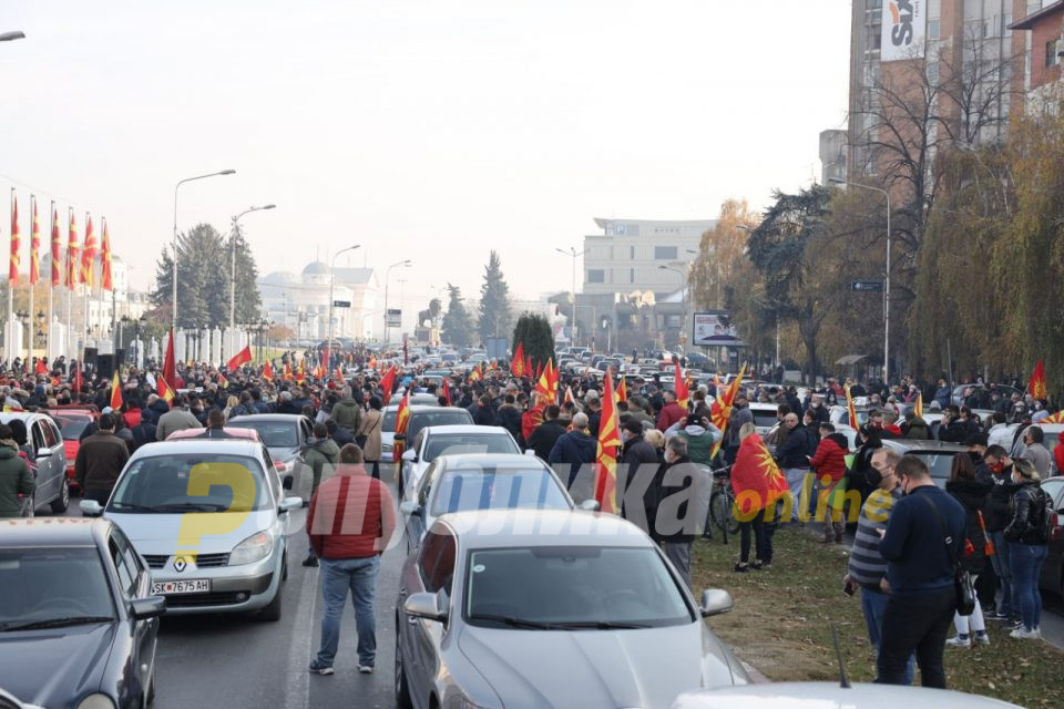 Мисајловски со порака на Фејсбук: Македонците се борат за своите правдини