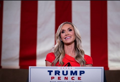 Лара има 38 години: Ова е убавата снаа на Трамп која ќе го замени во политиката