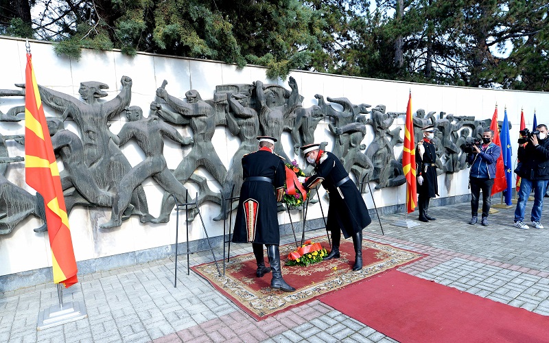 Македонецу, глава твоја високо да стои!