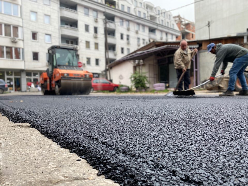 Се санираат оштетувања на булеварите низ градот Скопје