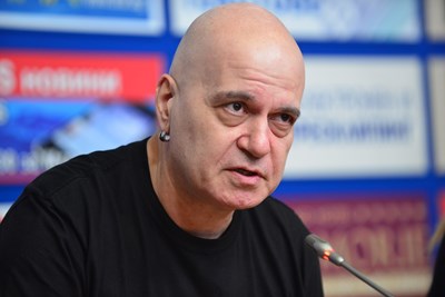 Слави Трифонов до Северно Македонците: Зошто земате бугарски пасоши ако сме ние Бугари-Цигани и Татари!? Или сте Бугари или нема влез во ЕУ!