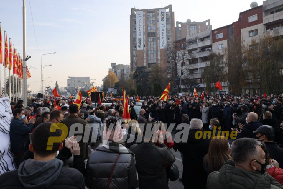 ВО ЖИВО: Протест „Оставка на Заев, слобода на народот“