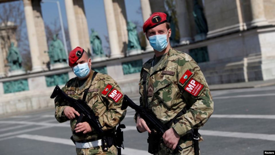 Унгарската војска излегува на улиците: Ќе помага во спроведување на рестриктивните мерки